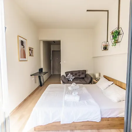 Luxury B2 - Center *